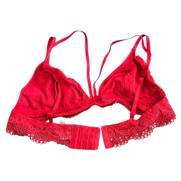 Victoria’s Secret Red Lacy Bra with Front Cross Straps XL NWOT - Picture 2 of 3